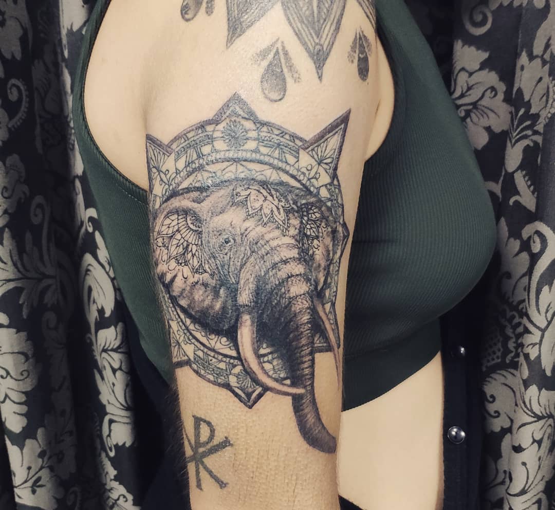 Tatuaje elefante tatuaje realista
